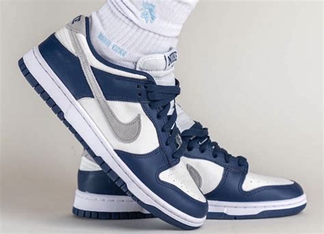 navy blue Nike dunks low